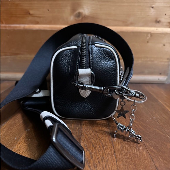 Coach unisex crossbody bag charms and decor strap included excellent condition - Picture 2 of 10